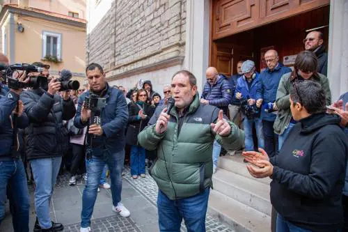 Messa nella chiesa in cui fu trovata morta Elisa Claps. Fedeli contro il vescovo: "Vergogna, assassini"