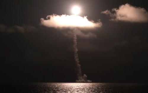 Mosca lancia il missile Bulava: cosa svela l'avvertimento del sottomarino nucleare