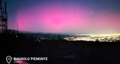 Aurora boreale visibile fino in Puglia: le immagini dell'incredibile fenomeno