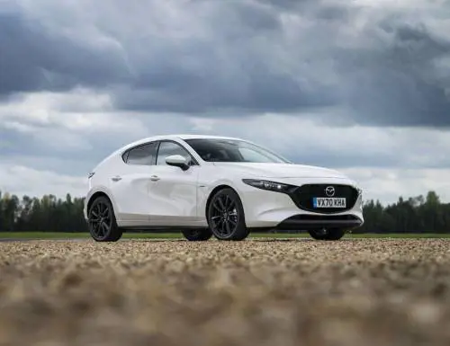 Mazda3, buon anniversario: i primi 20 anni della hatchback giapponese