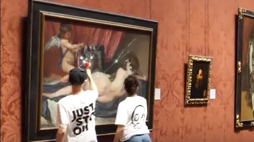 Ecovandali in azione a Londra: martellate sul vetro della "Venere Rokeby" 