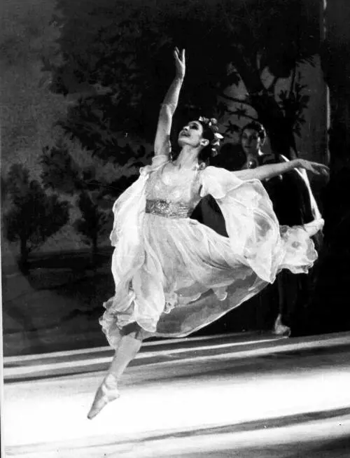 "Mia madre Carla Fracci una donna concreta. Ricordo l'attesa magica dell'ingresso in scena"