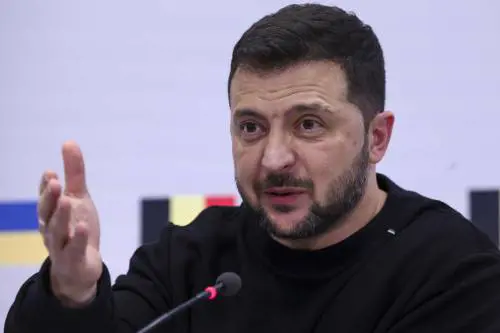 "Non è il momento per le elezioni". Zelensky allontana il voto in Ucraina