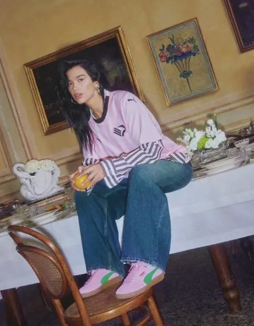 Dua Lipa tifa Palermo? Cosa c'è dietro lo scatto che fa impazzire i tifosi
