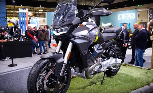 Eicma, Moto Guzzi lancia Stelvio e presenta le tre versioni della V85