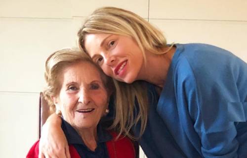 "Mi batte ancora a burraco". Gli auguri di Alessia Marcuzzi per il centenario della nonna