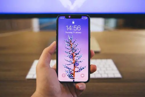 Il tramonto dell'iPhone. Crisi interne e rivali stanno smontando la leggenda della Apple