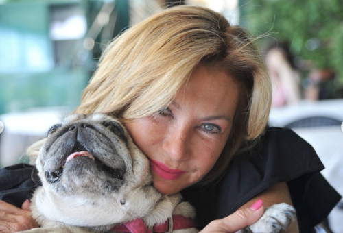 La Senatrice Michela Biancofiore con Puggy, la sua amata carlina