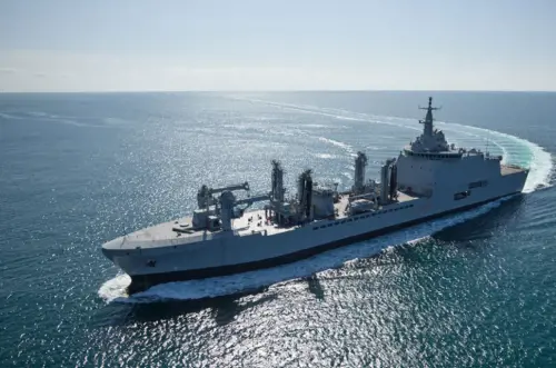 Nave Vulcano verso Israele: cosa c'è dietro alla missione della marina militare italiana