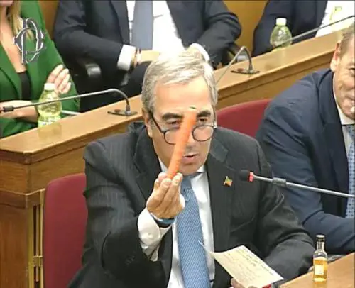 Carota e "cognacchino" per Ranucci: Gasparri scatenato in Vigilanza Rai