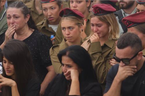 Gli stupri, le pallottole in testa e i corpi fatti a pezzi: così hanno massacrato le israeliane