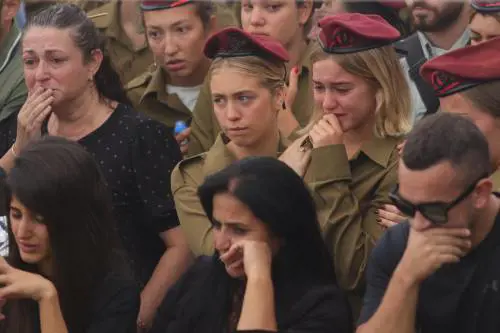 Gli stupri, le pallottole in testa e i corpi fatti a pezzi: così hanno massacrato le israeliane