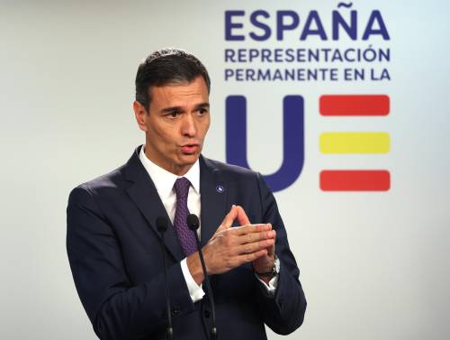 Amnistia e sostegno a Sanchez, c'è il patto tra socialisti e catalani: rischio nuove tensioni