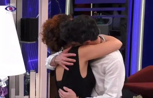 Grande Fratello 2023, scatta ancora la passione tra Garibaldi e Beatrice Luzzi 