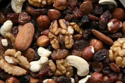 Frutta secca, quanta mangiarne e i benefici