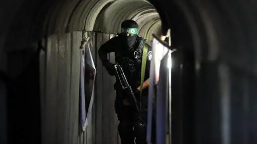 Tunnel nelle stanze da letto e razzi nelle camere dei bambini: così Hamas usa i civili come scudi umani