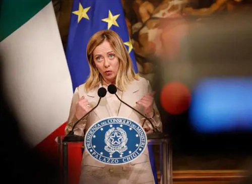 “Cara Elly, vogliamo che i cittadini abbiano più potere”. Meloni affonda Schlein