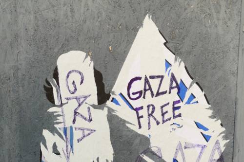 Milano, vandalizzato murale di Anna Frank, spunta la scritta "Free Gaza"