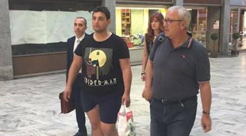 "È obeso e fuma tanto". E il killer esce dal carcere