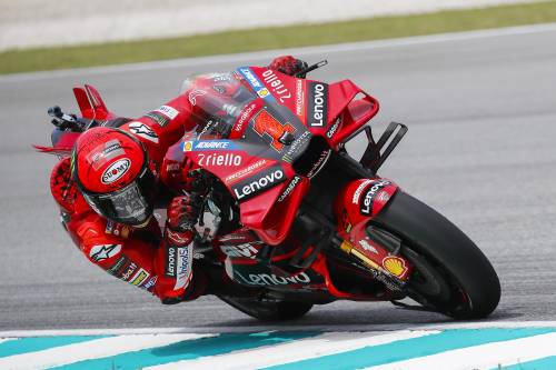 MotoGP, Bagnaia (in pole) finisce terzo nella Sprint Race: cosa è successo in Malesia