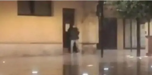 Cassino, giovani fanno sesso davanti alla chiesa. E i passanti li filmano