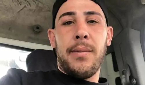 Giovane muore in un incidente d'auto. Fuggito l'amico senza patente