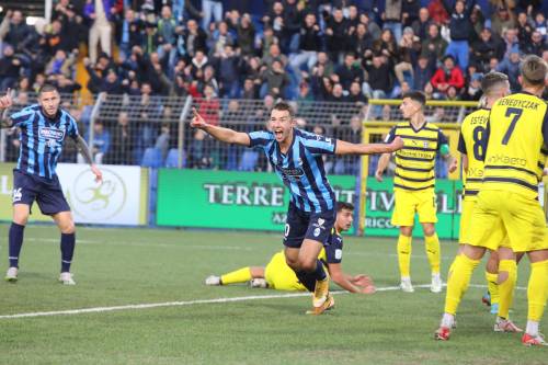 Serie B, il Parma cade a Lecco. Il Venezia vince e accorcia