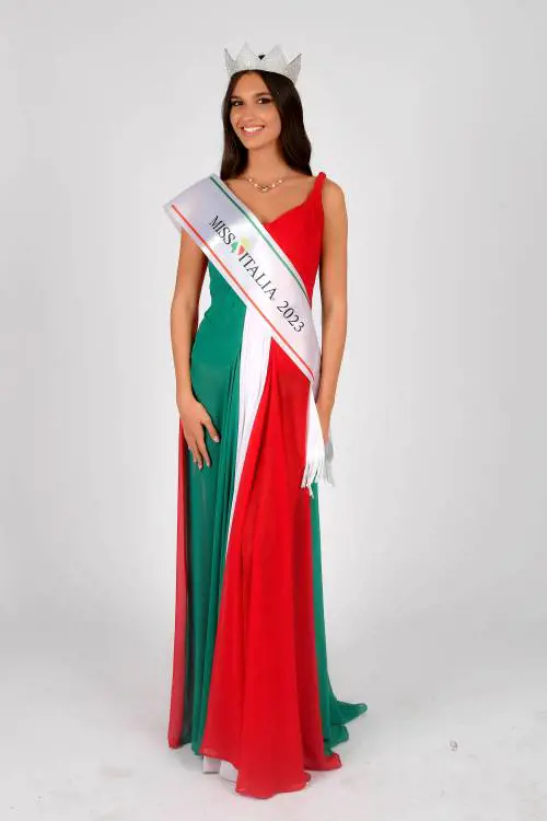 Francesca, la Miss Italia futuro chirurgo