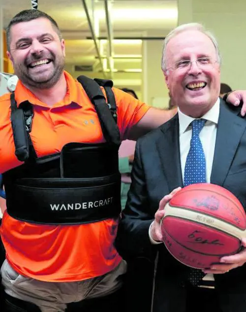 Il "prof" che con la handbike sfida il deserto e la disabilità