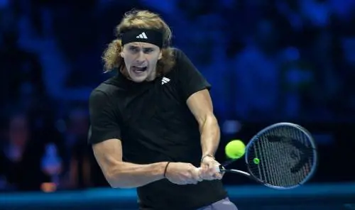 Atp Finals, Zverev rimonta Alcaraz: gran vittoria in tre set