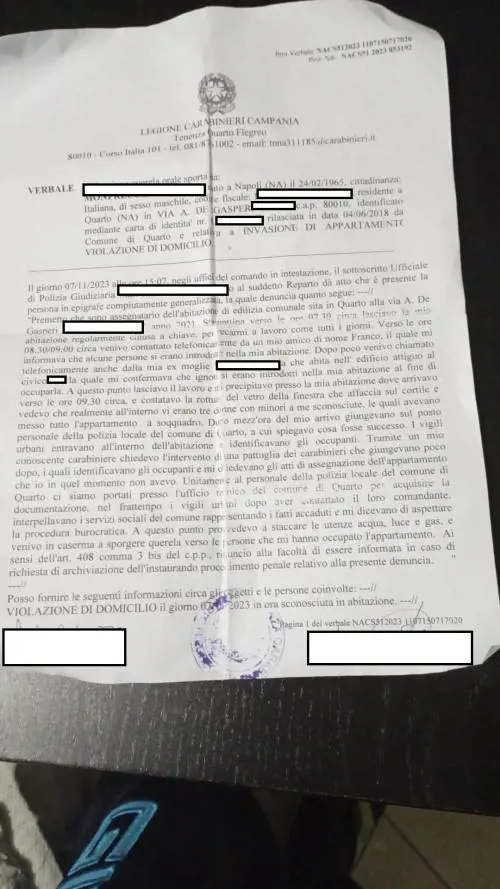 Va al lavoro e al ritorno trova la casa occupata: ora vive in auto