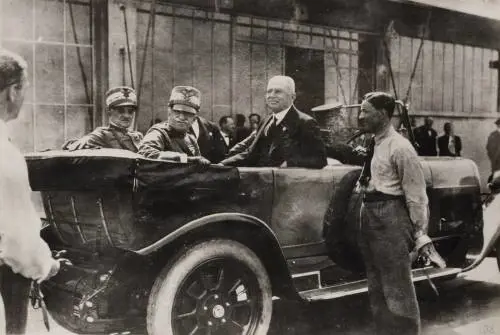 Giovanni Agnelli con il re Vittorio Emanuele III