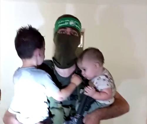 "Persi i contatti coi carcerieri": la rivelazione sugli ostaggi di Hamas