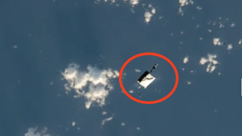 Le astronaute della Nasa perdono la cassetta degli attrezzi nello spazio. Perché è così pericolosa