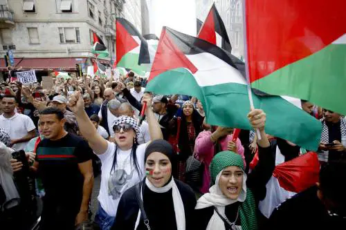 "Occupazioni e scioperi a oltranza". Ora dai centri sociali si sobilla la lotta studentesca