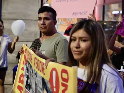 Kata, la mamma denunciata per lesioni: lite furiosa in discoteca a Firenze