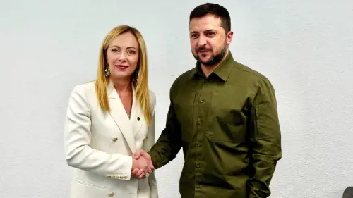 Meloni sente Zelensky: "Sostegno per una pace giusta"