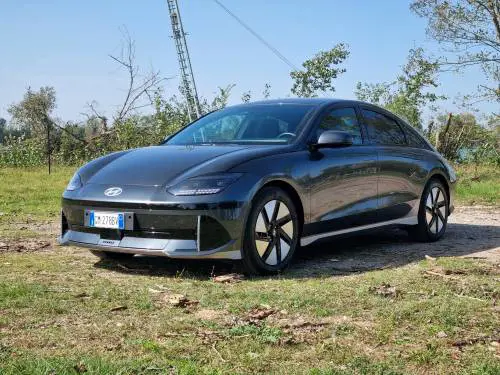 Hyundai Ioniq 6: autonomia reale, prova su strada, prezzo e video