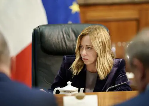 Il governo previene l'opposizione e prepara un piano. "Troppi femminicidi ma sono diminuiti"