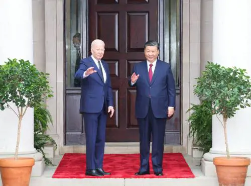 Quattro ore di incontro. Ma poi Biden gela Xi: "Rimane un dittatore"