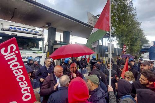Le immagini della manifestazione pro Palestina nel porto di Salerno