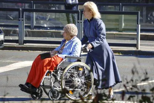 Caregiver, un mondo in sos. Ecco come aiutare chi aiuta