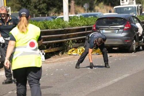 Una ciclista travolta da un camion. Muore a Seregno donna di 63 anni