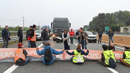 "Rischiamo la morte". L'ultima follia dell'ecoattivista contro il governo