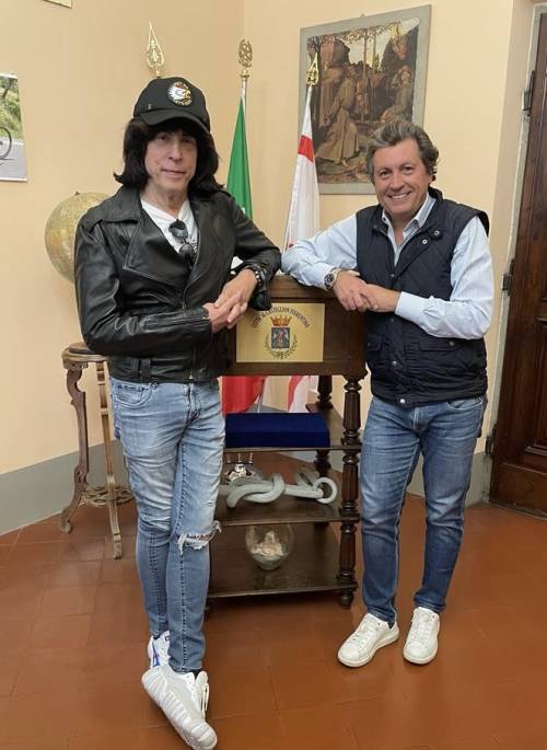 Marky Ramone insieme al sindaco di Castiglion Fiorentino