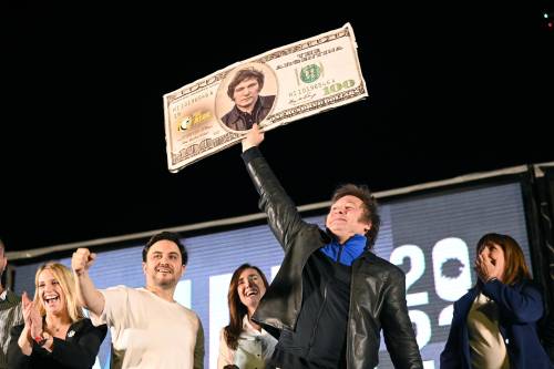 Sfida tra “El loco” Milei e il peronista Massa: guida al ballottaggio in Argentina 