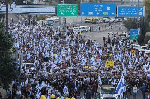 La marcia per gli ostaggi da Bibi