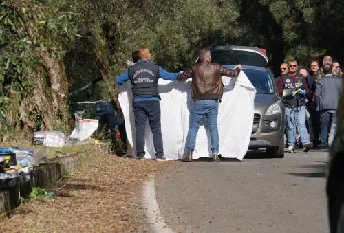 Fucilata da mezzo metro. Dottoressa uccisa: è giallo