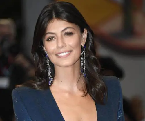 Alessandra Mastronardi, gli inizi con i Cesaroni, il matrimonio lampo e la storia con un famoso attore: chi è e dove vive oggi