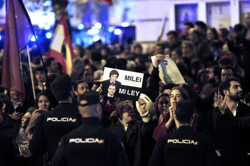 L'anarco-capitalista che vuole la rivoluzione e i voti in Parlamento